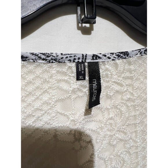 MAURICES Pre-loved top with crochet/lace back SIZE XL - Picture 5 of 5